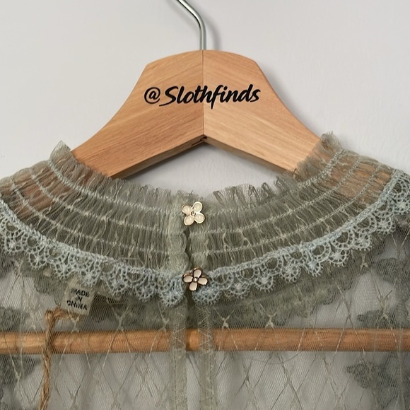 POL Sheer Antique Style Lace Sleeveless Top - Cream and Blue- Size Small- NWT - Picture 10 of 10